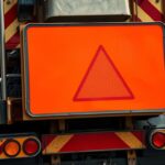 welche bedeutung haben orangefarbene warntafeln an einem fahrzeug