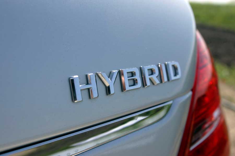 Hybrid statt Elektro? Warum der Verbrenner noch nicht tot ist.