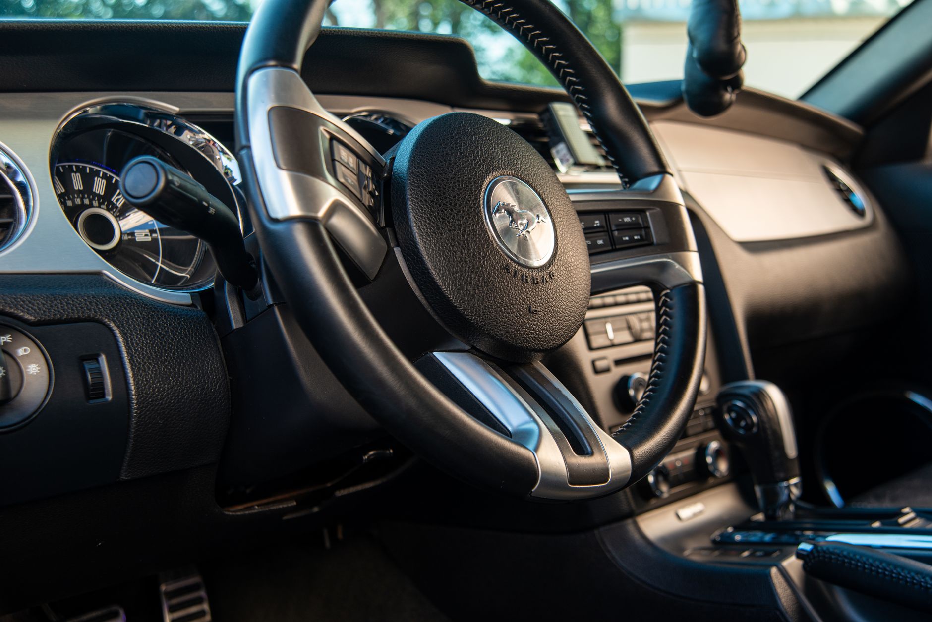 Auto Kleiderbügel: Die besten Lösungen für knitterfreie Kleidung im Fahrzeug