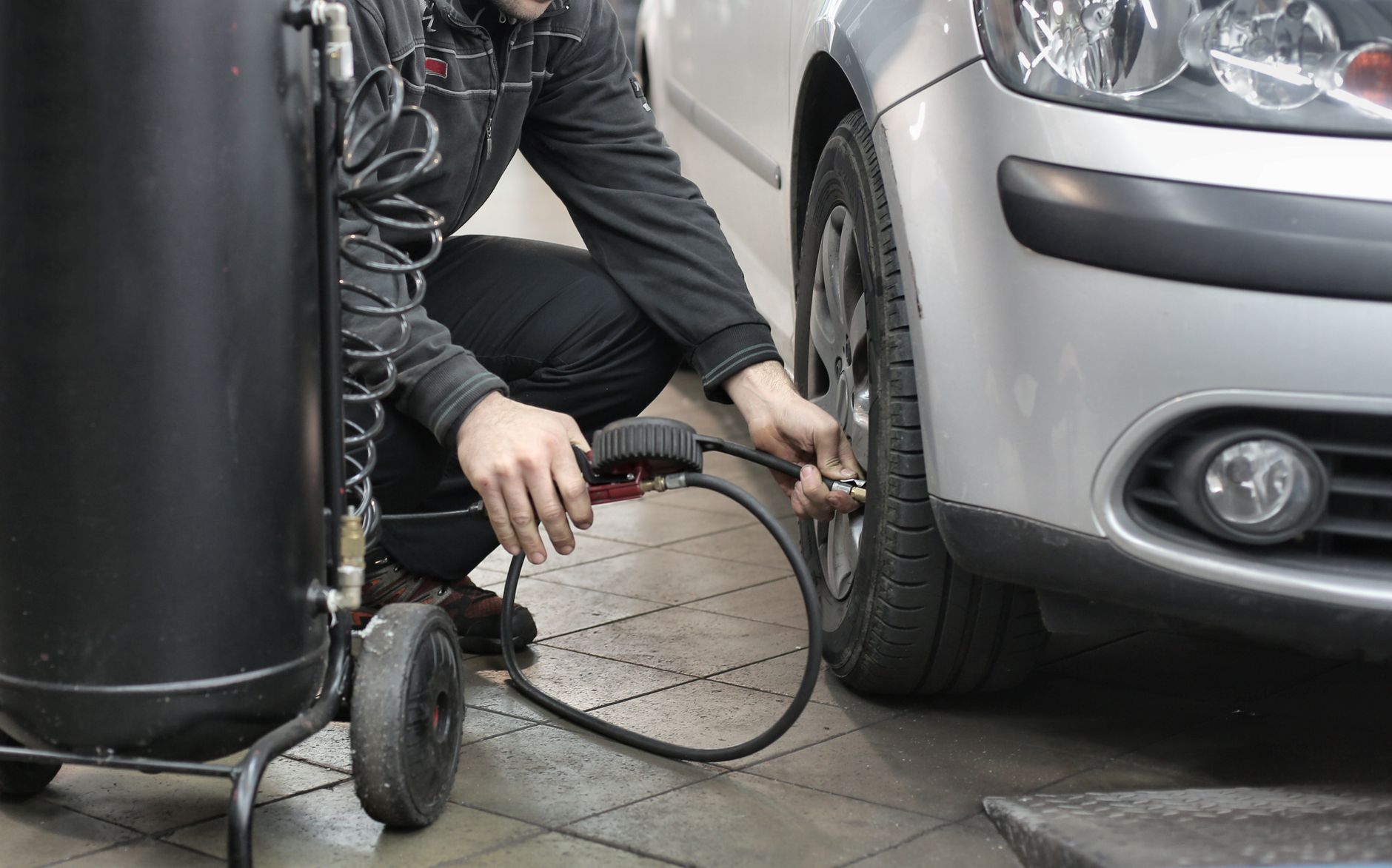 Elektrischer Luftkompressor: Der große Ratgeber für Autofahrer 2026