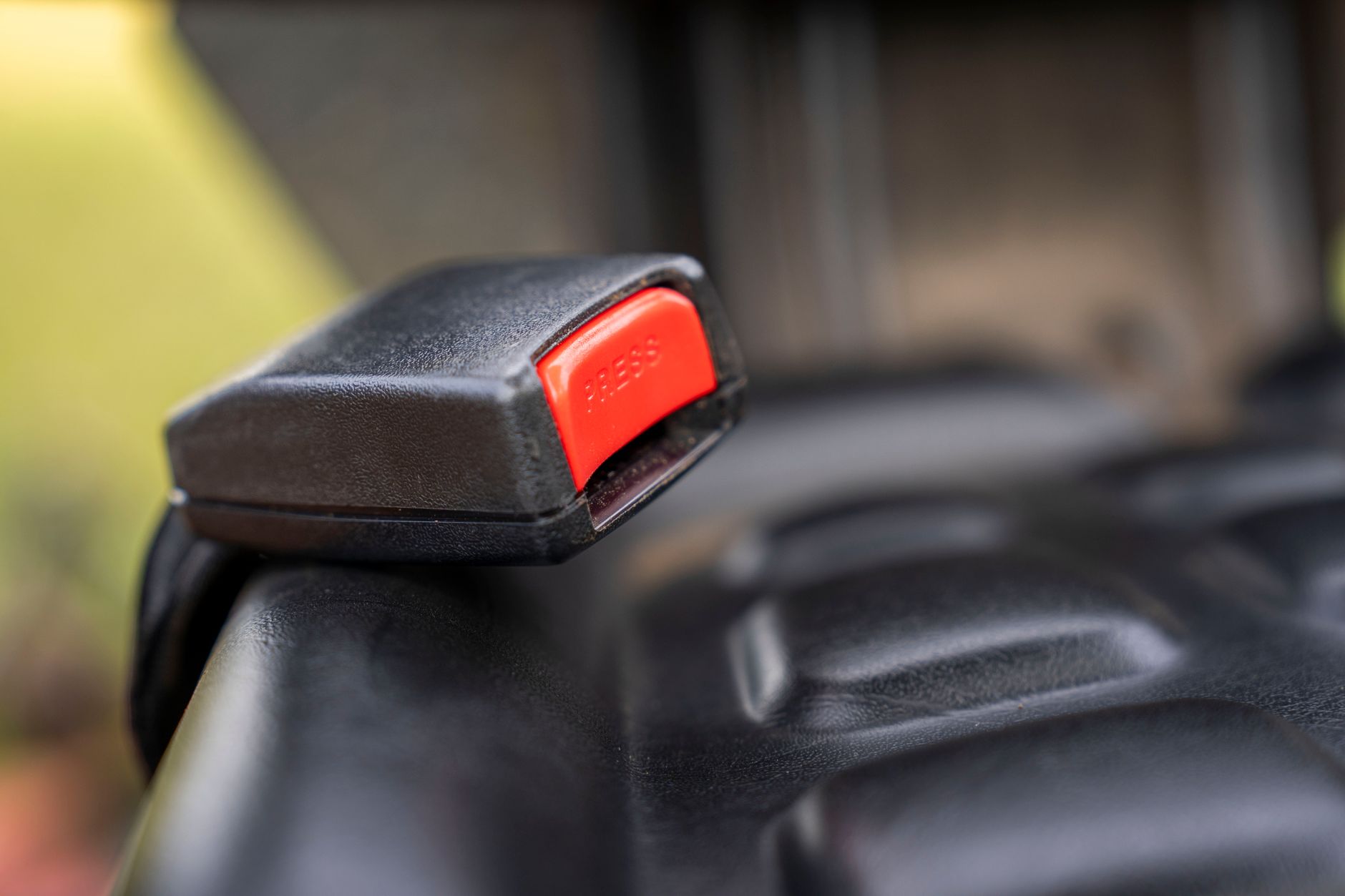 Notfallhammer im Auto: Was er kann, worauf es ankommt und welcher taugt